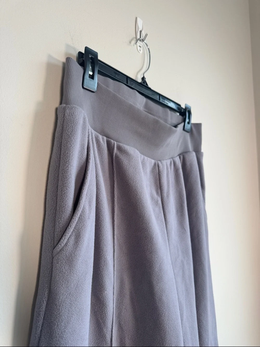 ALO Yoga Polar Fleece High-Waist Snowdrift Wide Leg in Fog - L